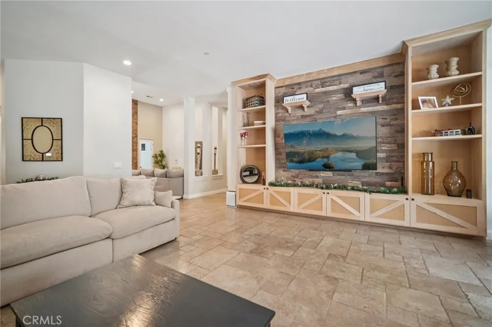 17401 Raymer Sherwood Forest, CA 91325