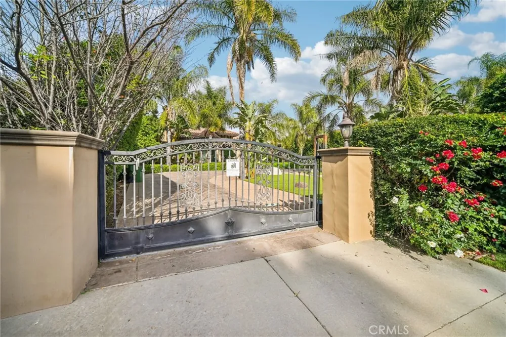 17401 Raymer Sherwood Forest, CA 91325