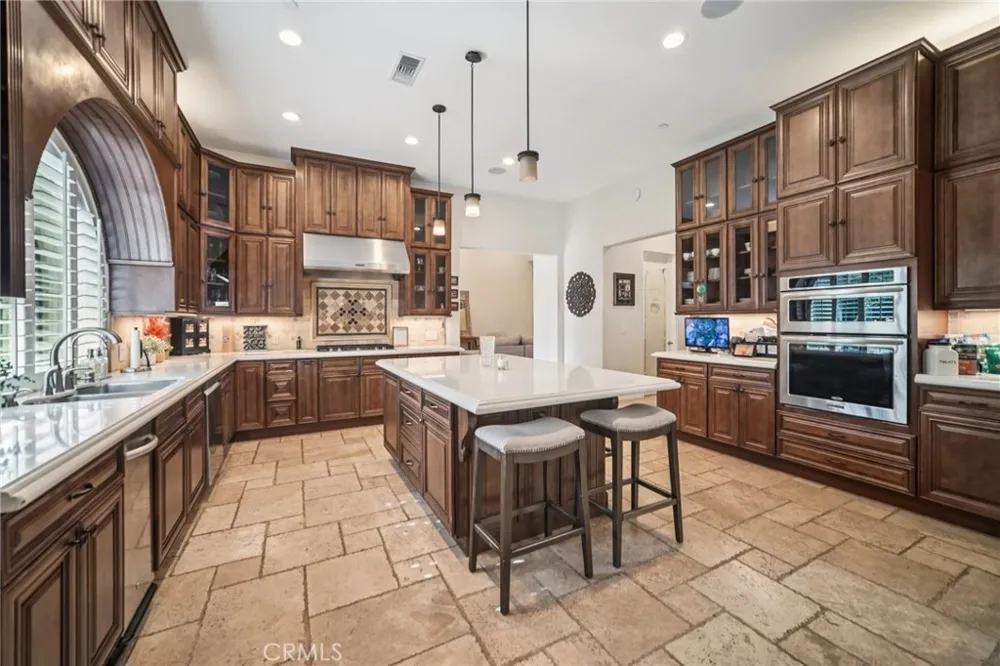 17401 Raymer Sherwood Forest, CA 91325