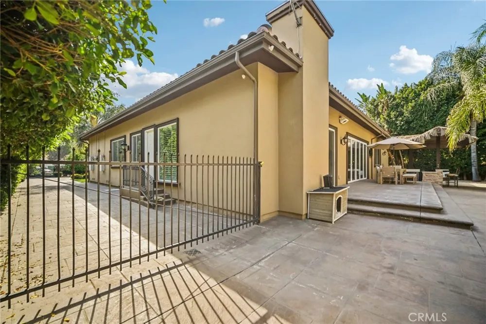 17401 Raymer Sherwood Forest, CA 91325