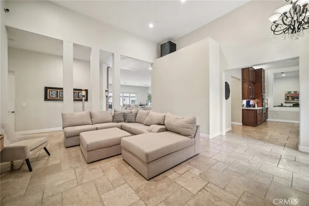 17401 Raymer Sherwood Forest, CA 91325