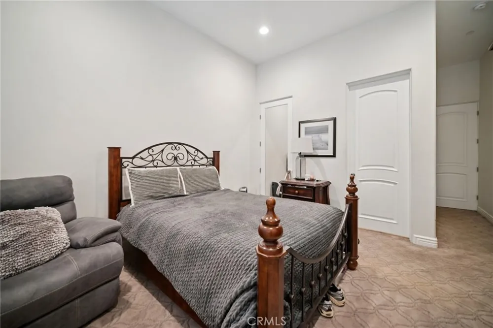 17401 Raymer Sherwood Forest, CA 91325