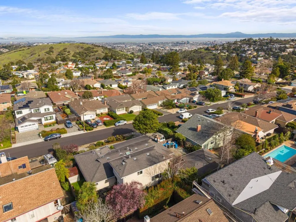 2725 Belmont Canyon Road Belmont, CA 94002