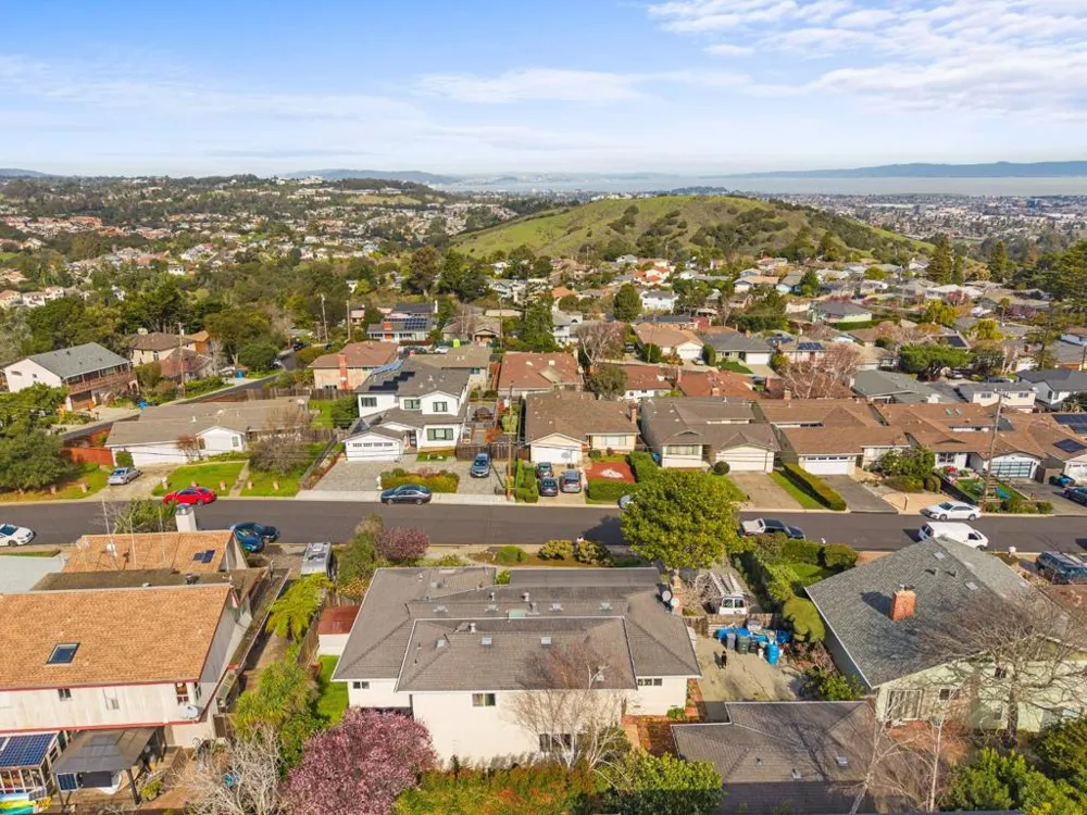 2725 Belmont Canyon Road Belmont, CA 94002