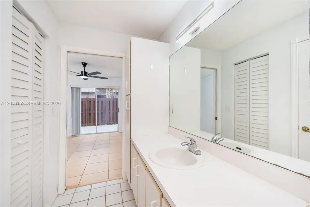 3877 NW 122nd Ter #1-L Sunrise, FL 33323