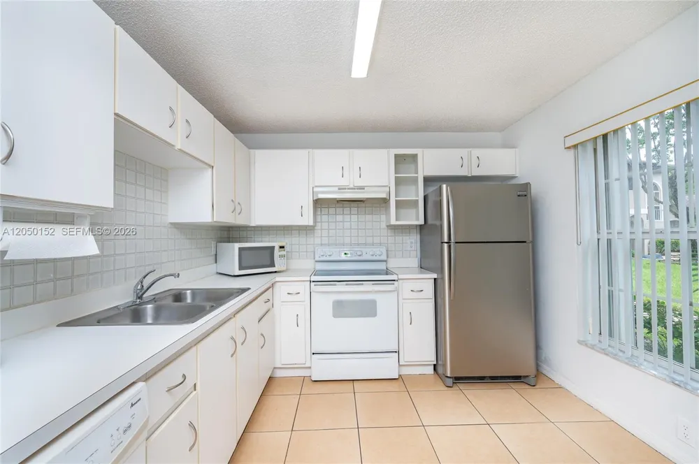 3877 NW 122nd Ter #1-L Sunrise, FL 33323