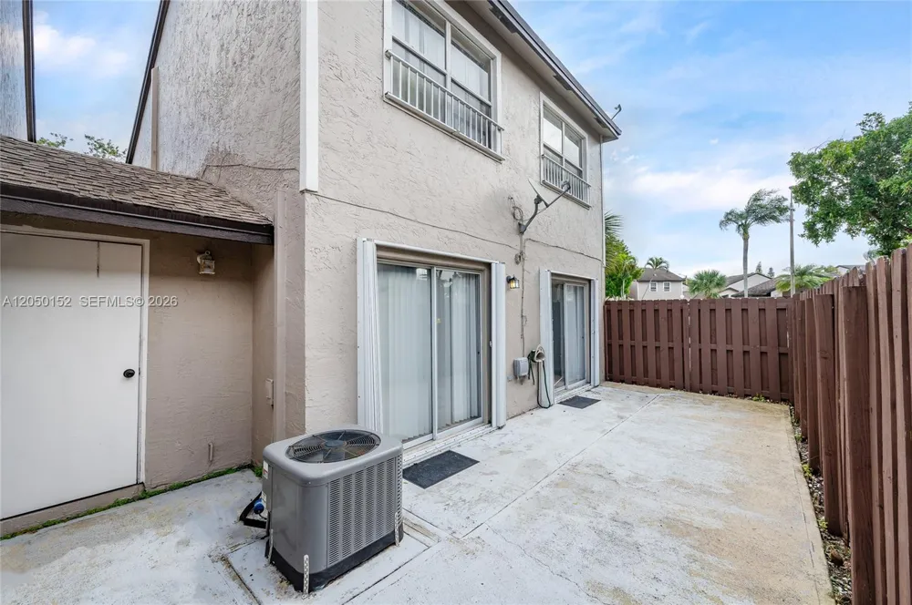 3877 NW 122nd Ter #1-L Sunrise, FL 33323