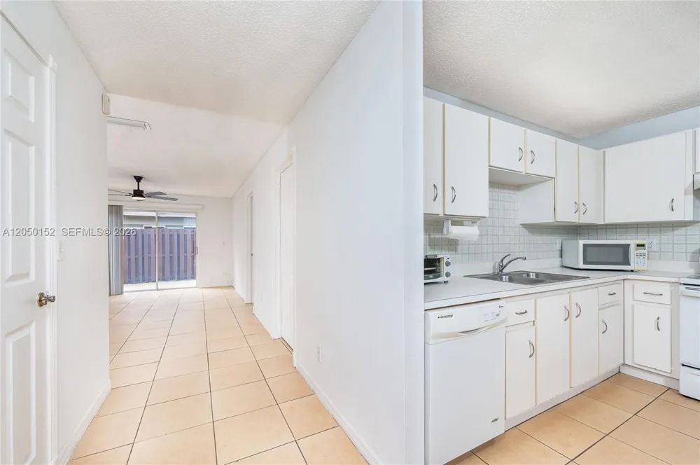 3877 NW 122nd Ter #1-L Sunrise, FL 33323