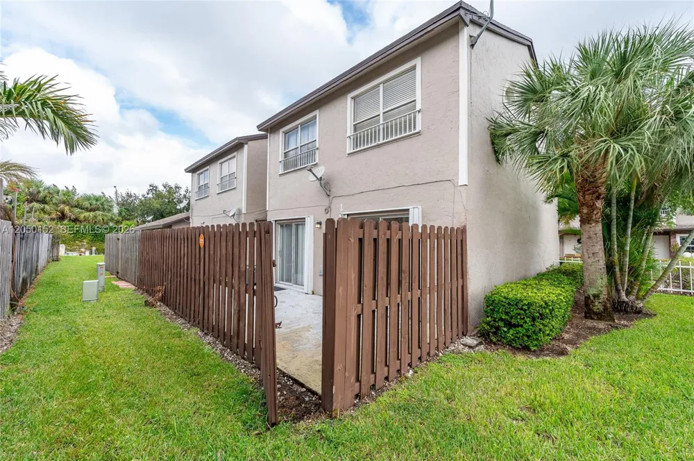 3877 NW 122nd Ter #1-L Sunrise, FL 33323
