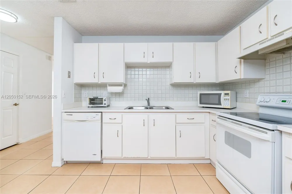 3877 NW 122nd Ter #1-L Sunrise, FL 33323