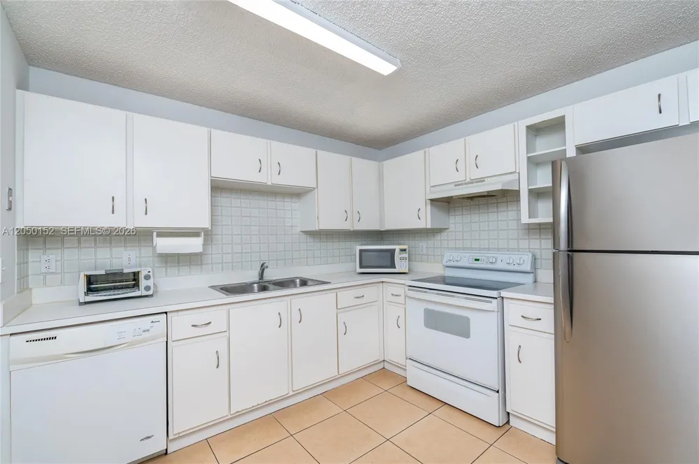 3877 NW 122nd Ter #1-L Sunrise, FL 33323