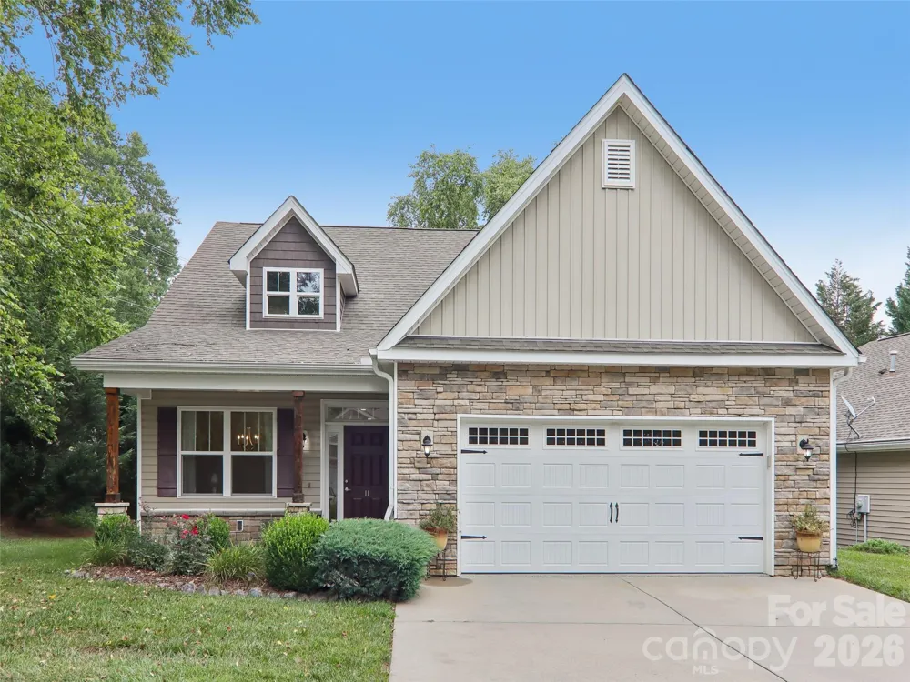11 Eagle Pointe Way Flat Rock, NC 28731