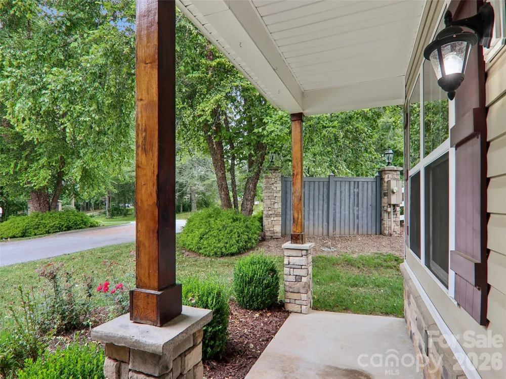 11 Eagle Pointe Way Flat Rock, NC 28731