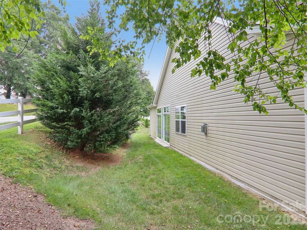 11 Eagle Pointe Way Flat Rock, NC 28731