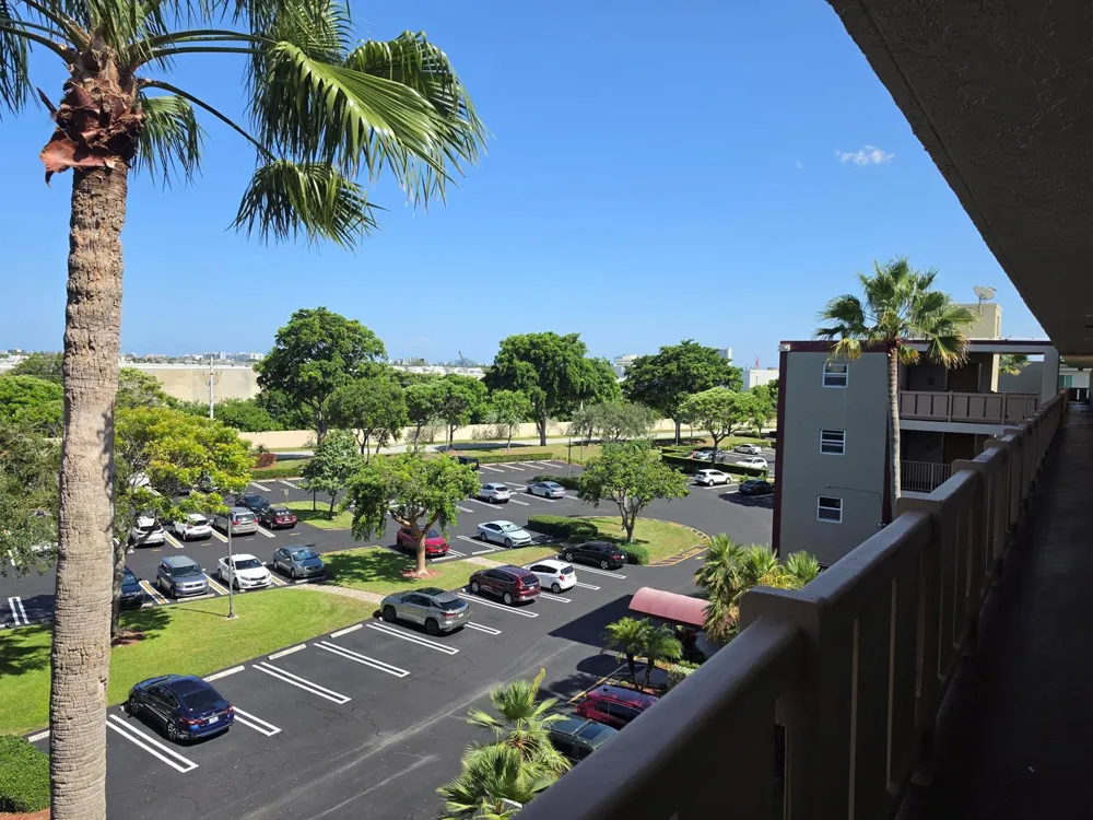 2106 S Cypress Bend Drive #510 Pompano Beach, FL 33069