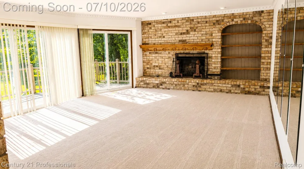 6075 Quaker Lane Washington Township, MI 48094