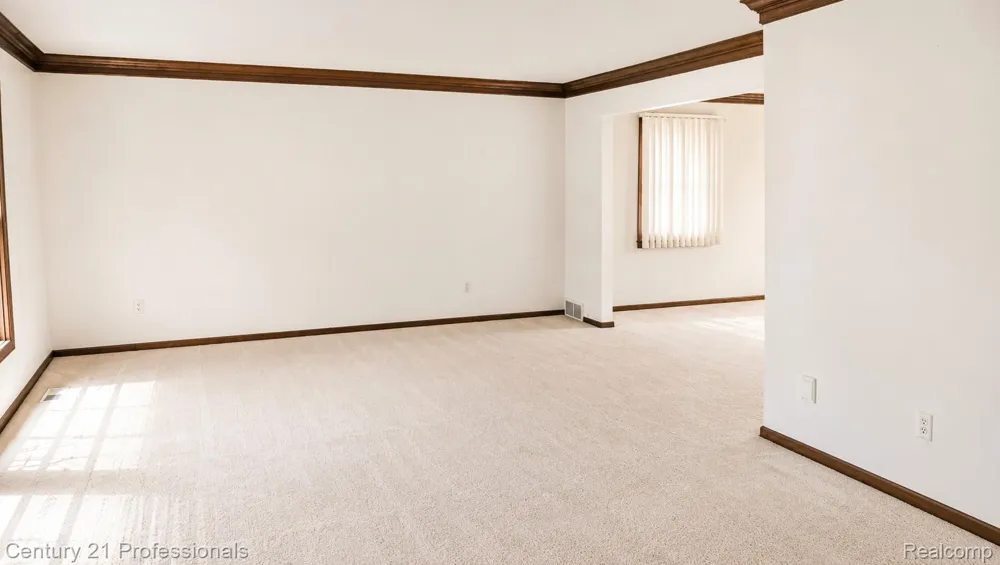 6075 Quaker Lane Washington Township, MI 48094