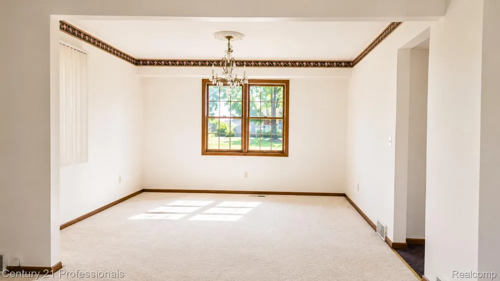 6075 Quaker Lane Washington Township, MI 48094