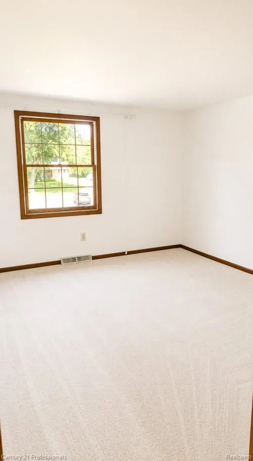 6075 Quaker Lane Washington Township, MI 48094