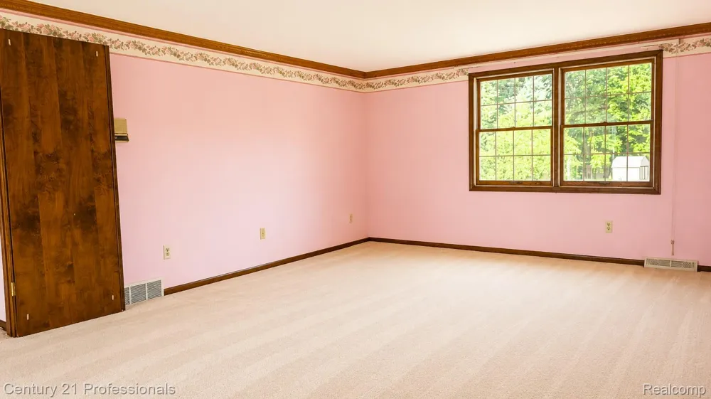 6075 Quaker Lane Washington Township, MI 48094