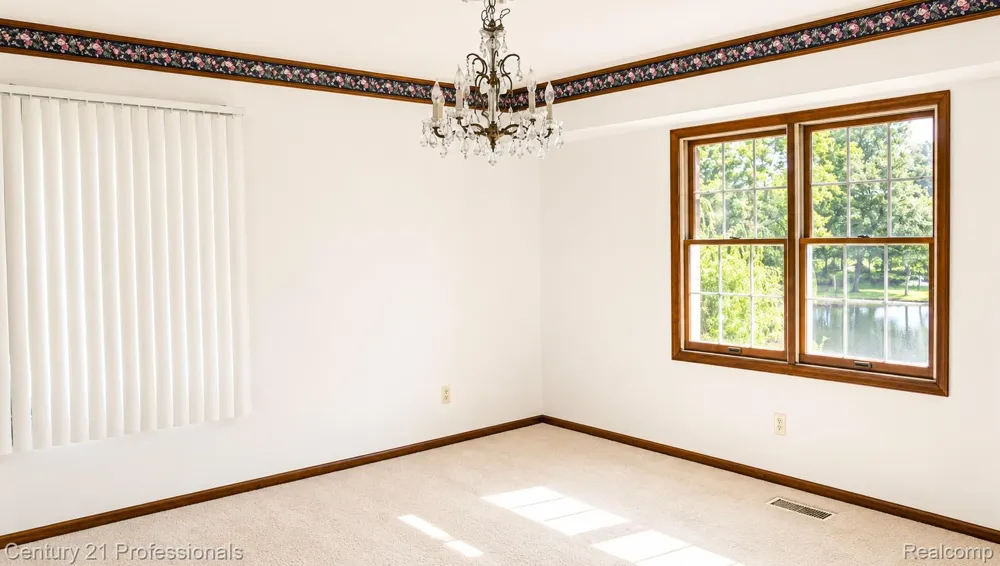 6075 Quaker Lane Washington Township, MI 48094