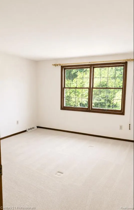 6075 Quaker Lane Washington Township, MI 48094