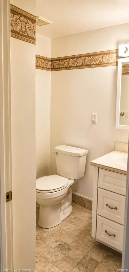 6075 Quaker Lane Washington Township, MI 48094