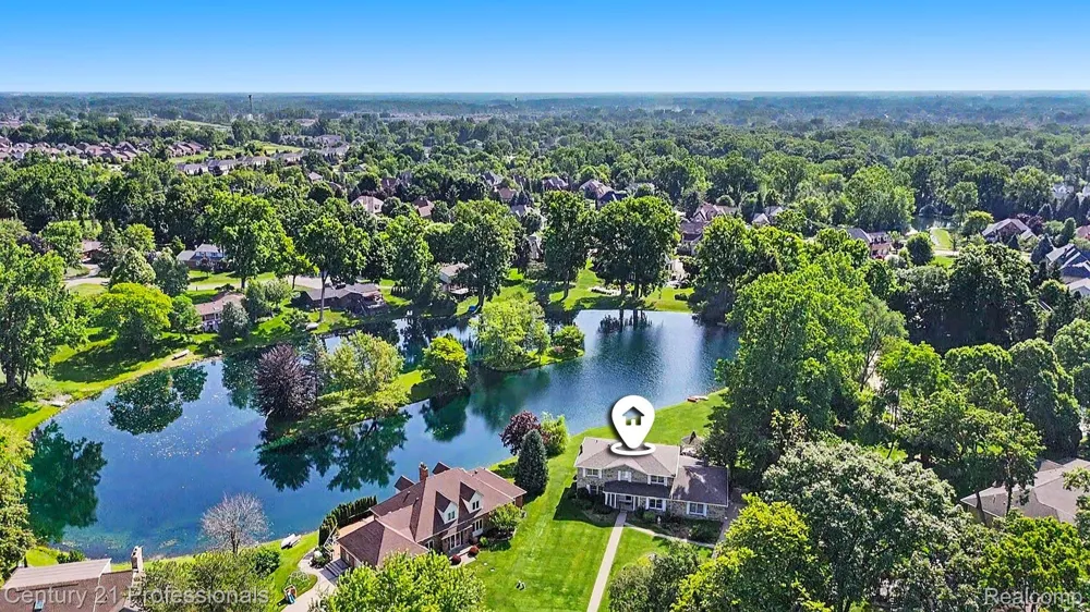 6075 Quaker Lane Washington Township, MI 48094