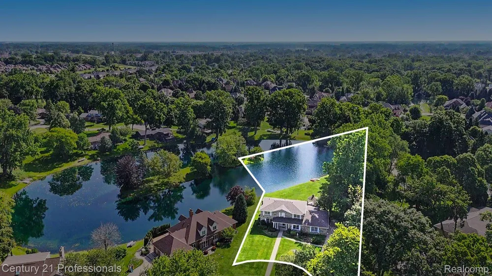 6075 Quaker Lane Washington Township, MI 48094