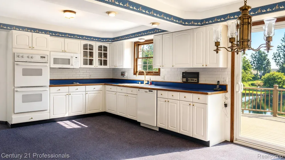 6075 Quaker Lane Washington Township, MI 48094