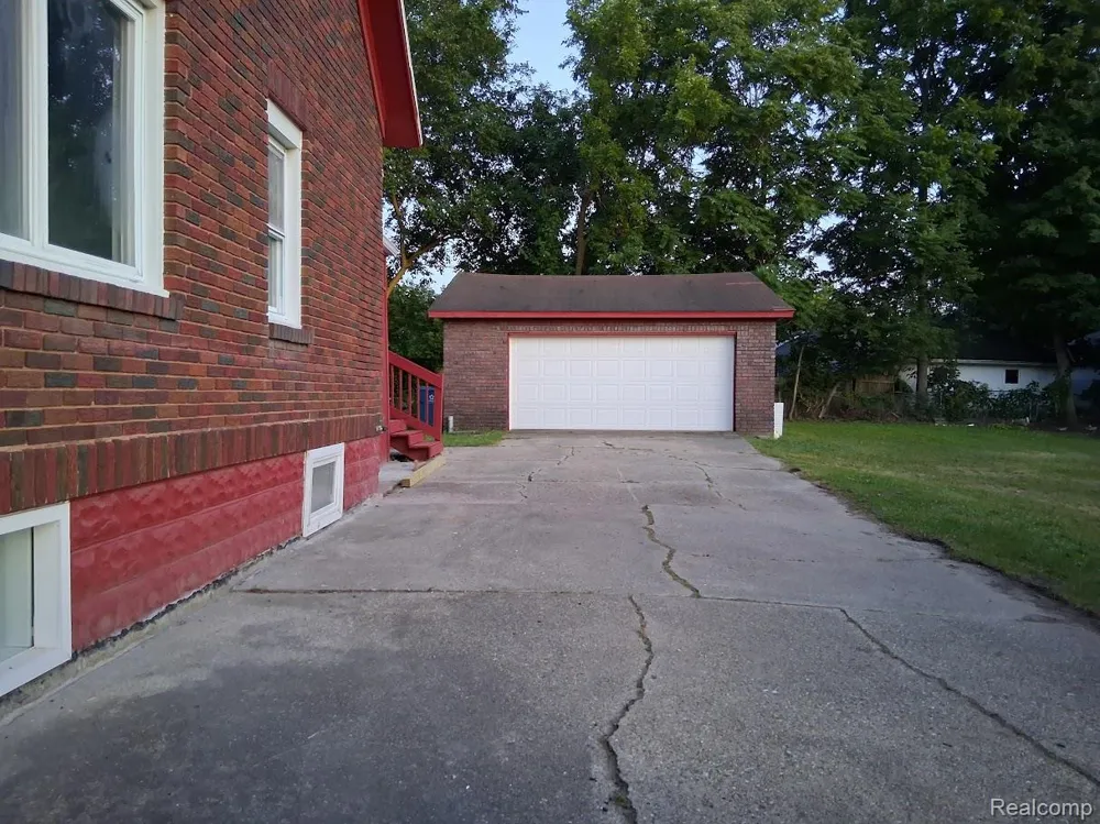 1292 Howard Street Genesee Charter Township, MI 48458