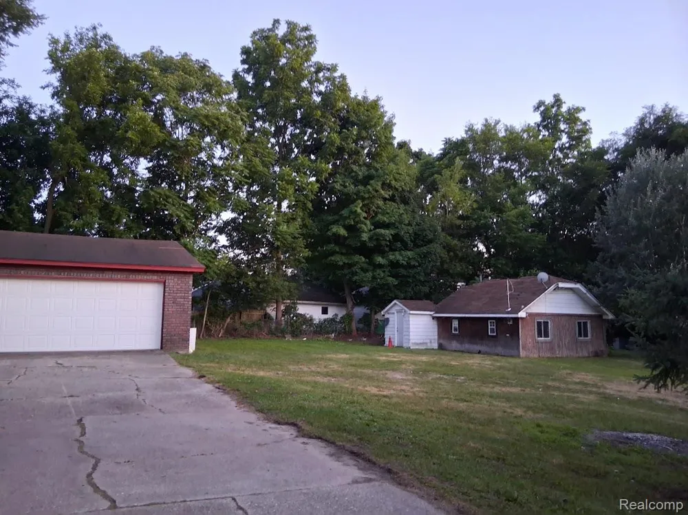 1292 Howard Street Genesee Charter Township, MI 48458