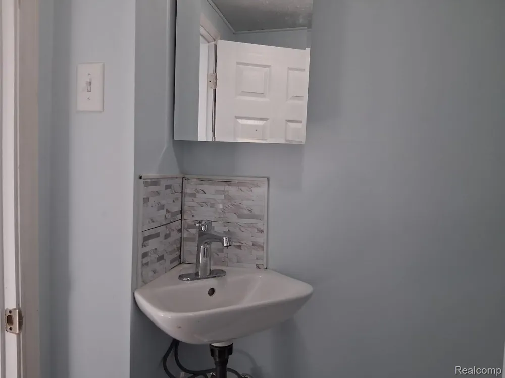 1292 Howard Street Genesee Charter Township, MI 48458