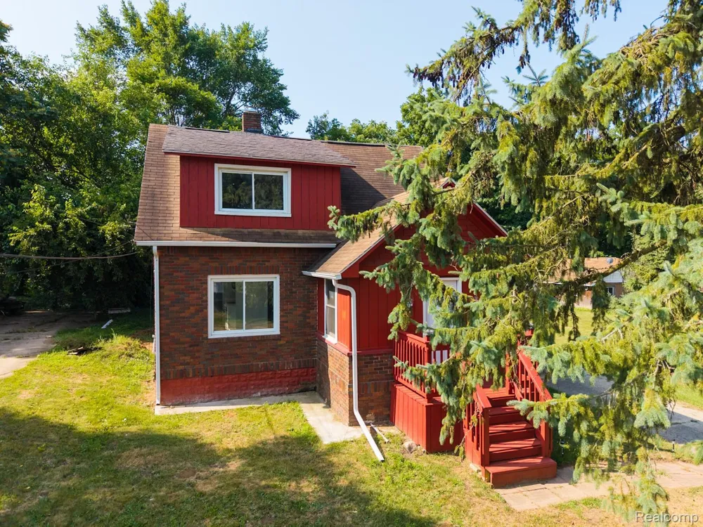 1292 Howard Street Genesee Charter Township, MI 48458