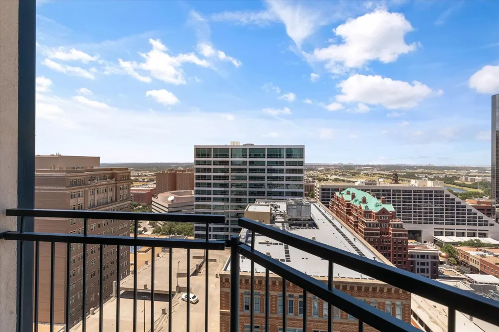 500 Throckmorton Street #2004 Fort Worth, TX 76102