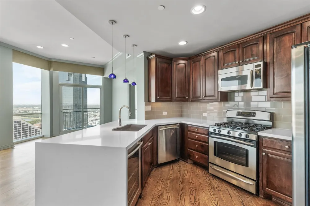 500 Throckmorton Street #2004 Fort Worth, TX 76102
