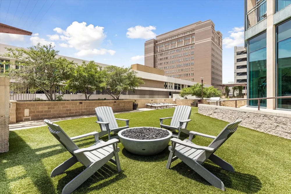 500 Throckmorton Street #2004 Fort Worth, TX 76102