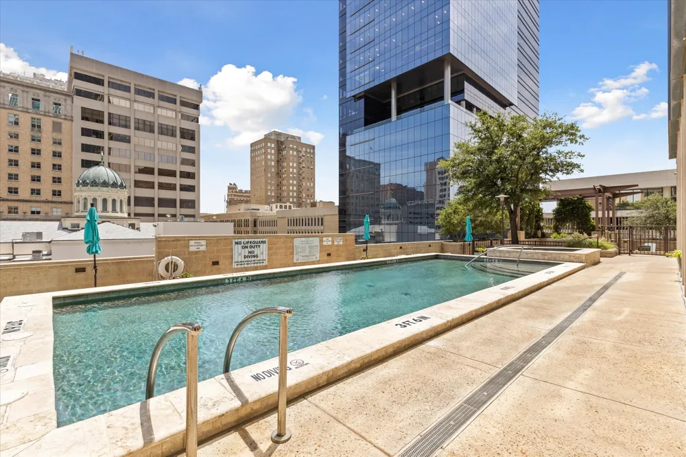 500 Throckmorton Street #2004 Fort Worth, TX 76102