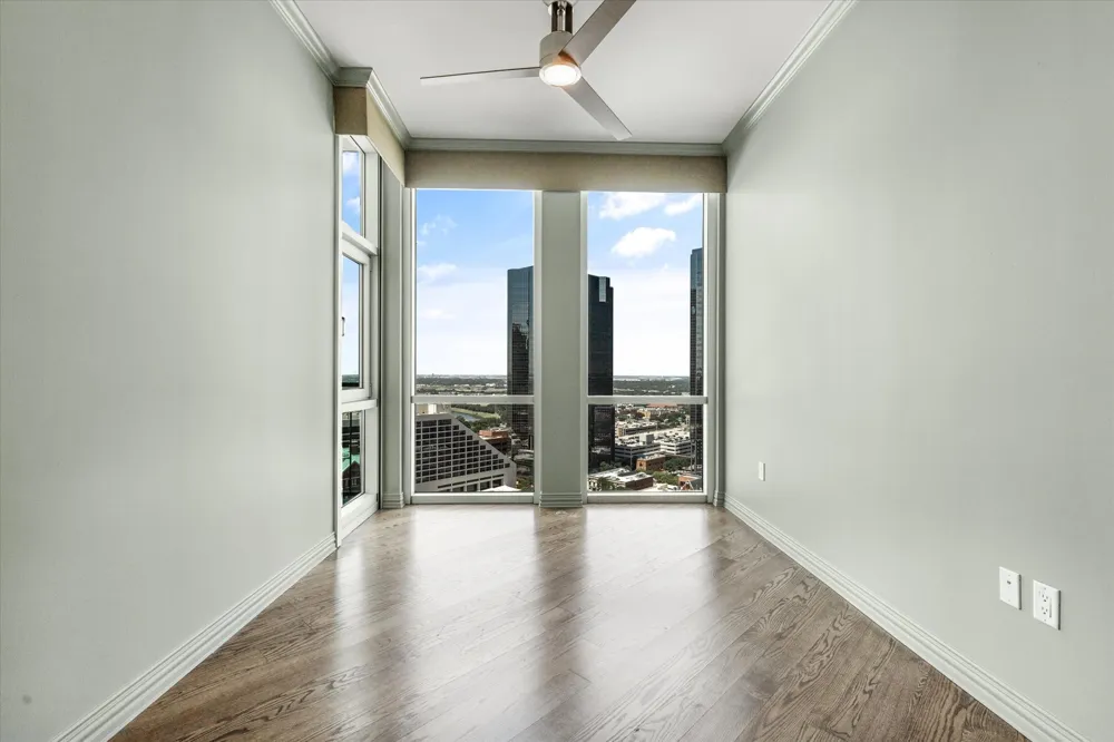500 Throckmorton Street #2004 Fort Worth, TX 76102