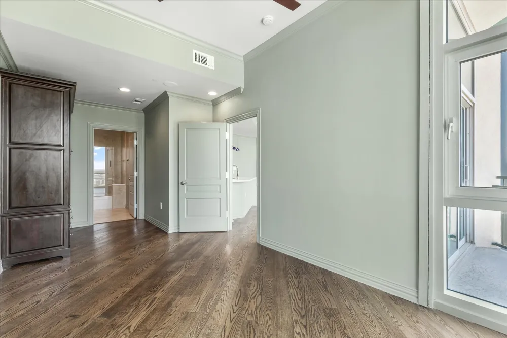 500 Throckmorton Street #2004 Fort Worth, TX 76102