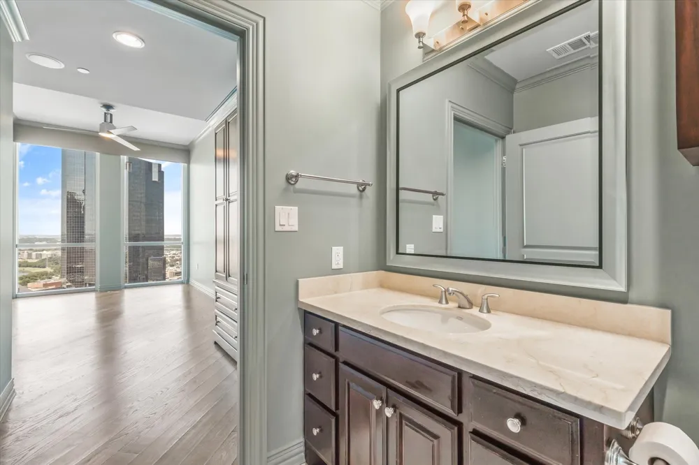500 Throckmorton Street #2004 Fort Worth, TX 76102