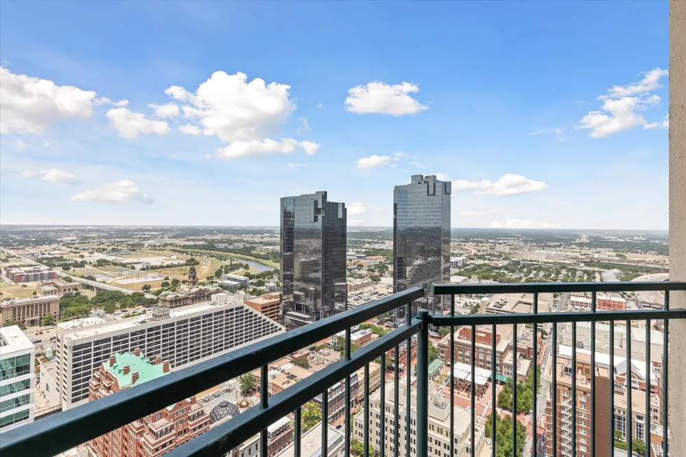 500 Throckmorton Street #2004 Fort Worth, TX 76102