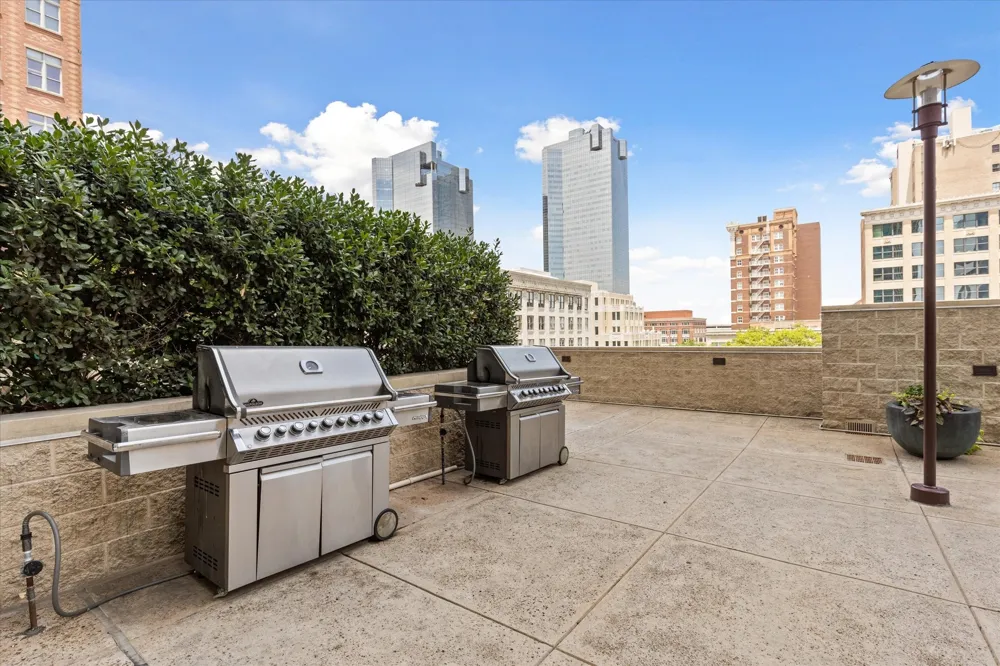 500 Throckmorton Street #2004 Fort Worth, TX 76102