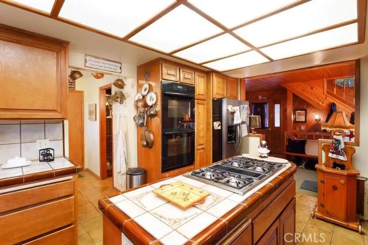 723 Bergschrund Crestline, CA 92325