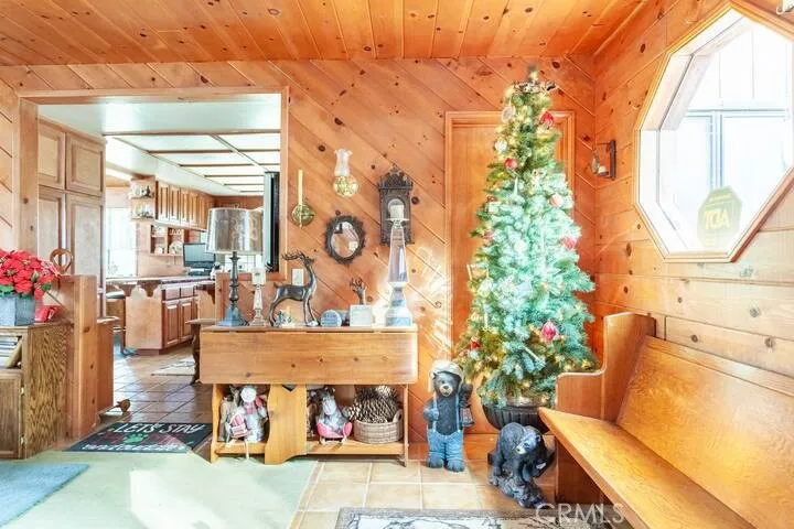 723 Bergschrund Crestline, CA 92325