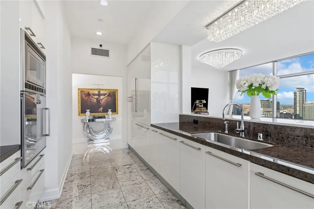 900 W Olympic Boulevard #30A Los Angeles, CA 90015
