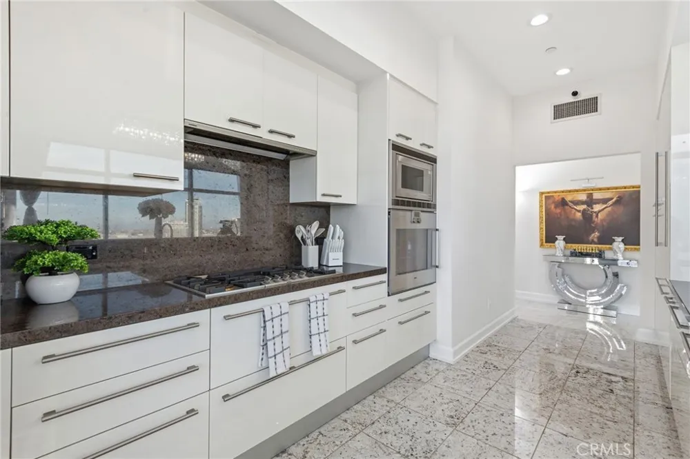 900 W Olympic Boulevard #30A Los Angeles, CA 90015