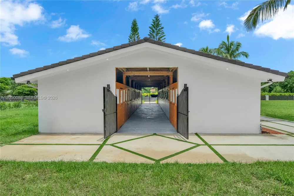 17640 SW 52nd Ct Southwest Ranches, FL 33331