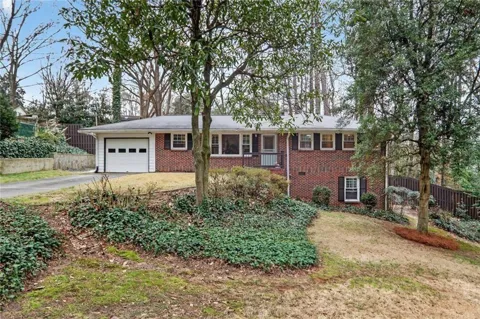 2560 Skyland Trail NE
