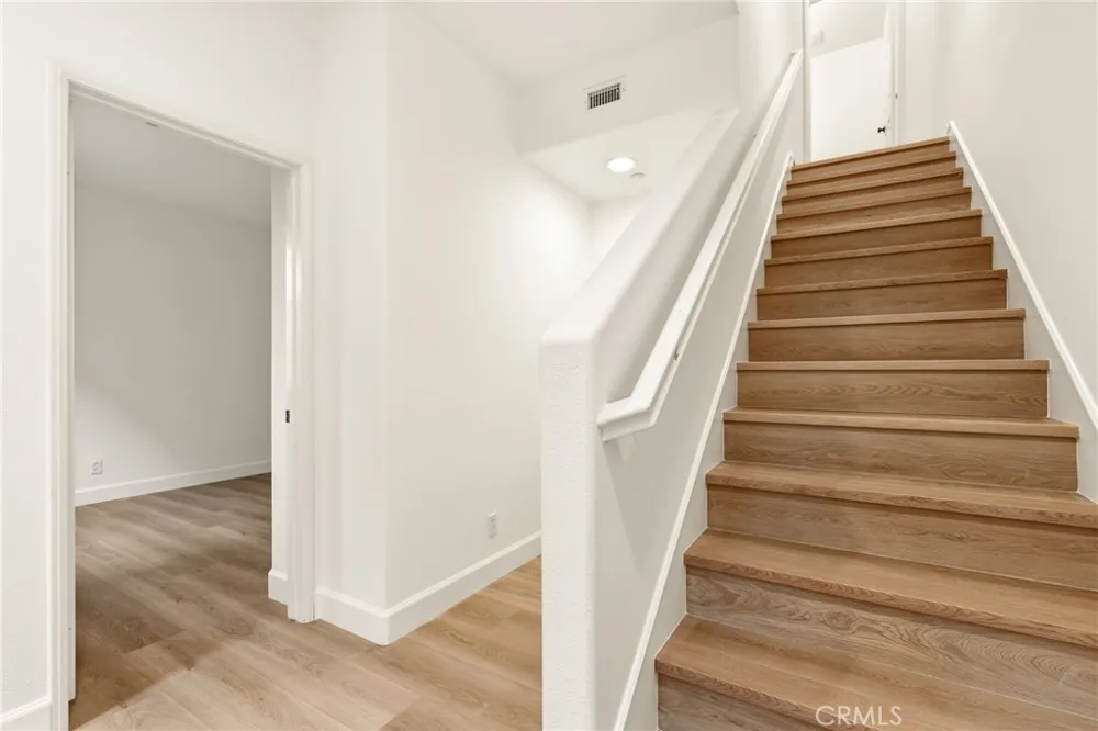 355 Flyers Lane Tustin, CA 92782